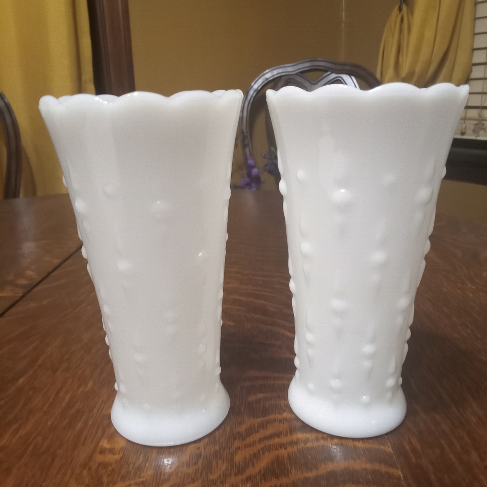 Anchor Hocking Teardrop & Pearl Milk Glass Vases Set Of 2